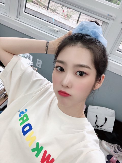 오마이걸 지호 셀카