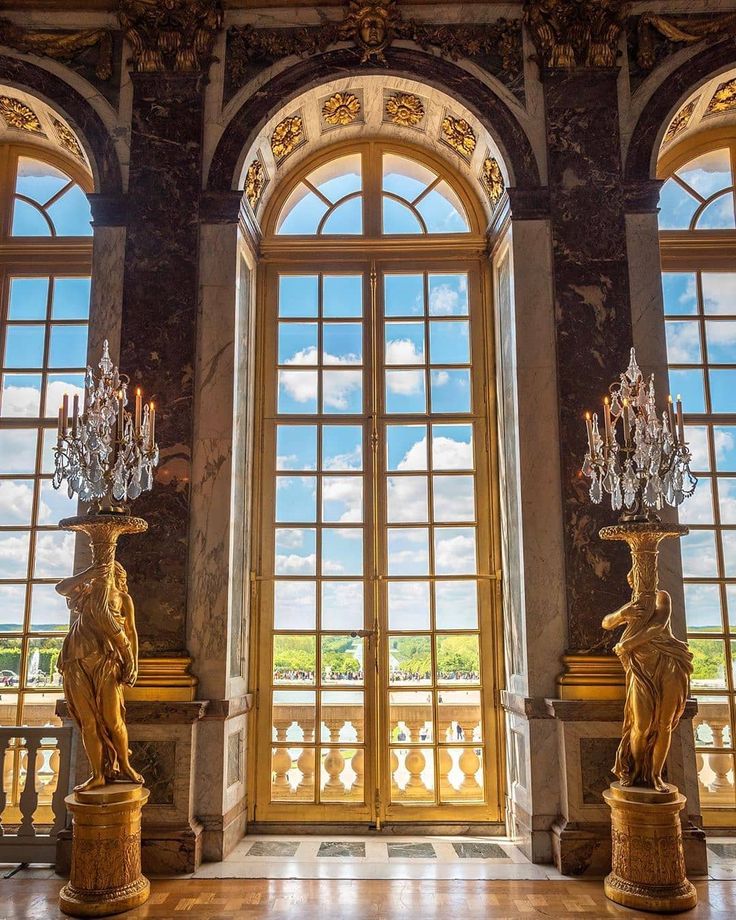 Louis XIV, the Sun King ???????? on Instagram: "Photo by @tommyhsiaophotography  Detail of interior, Hall of Mirrors, château de Versailles, France. ⠀  #chateaudever… | Hall of mirrors, Palace of versailles, Versailles hall of  mirrors