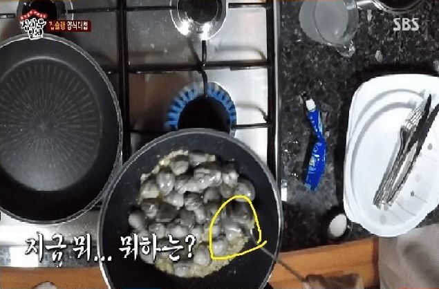 요리에 불맛을 내려는 이승기 - 꾸르