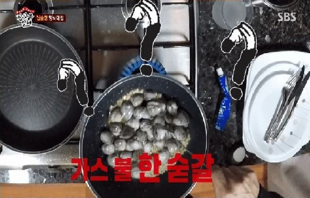 요리에 불맛을 내려는 이승기 - 꾸르