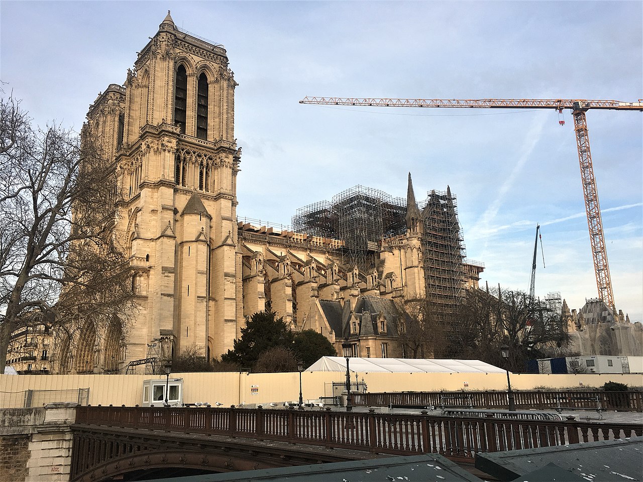 La grue permettant le démontage de l