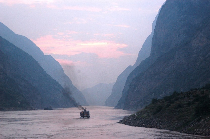 Dusk_on_the_Yangtze_River.jpg 중국의 서부개척시대, 남북조 시대를 알아보자