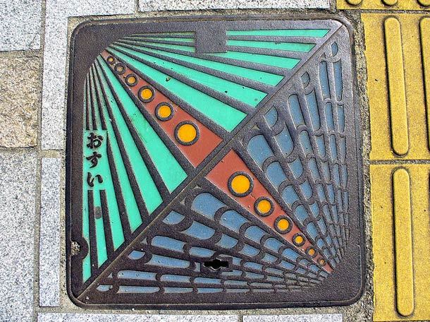 Japanese-manhole-covers-by-MRSY-17.jpg