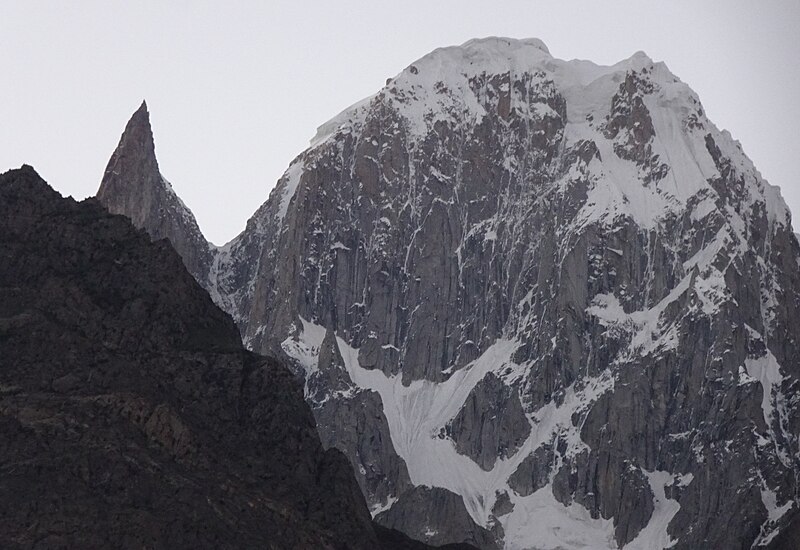 File:Ladyfinger and Ultar-Sar.jpg