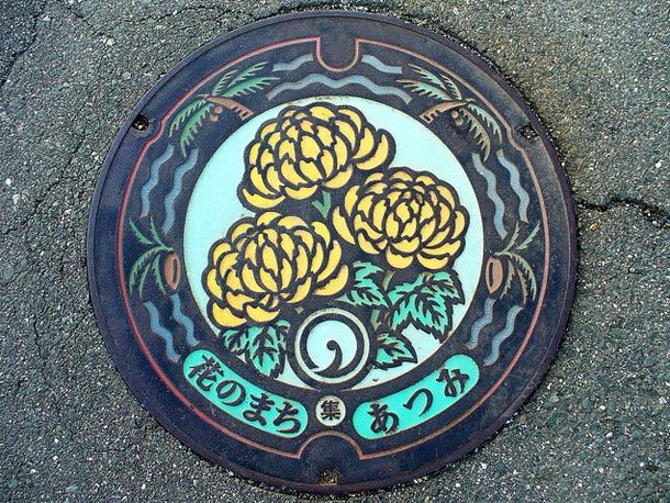 Japanese-manhole-covers-by-MRSY-4.jpg