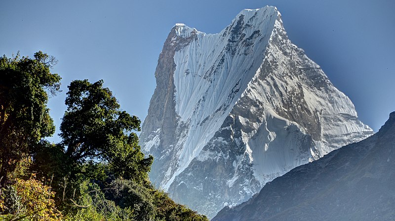 File:Machapuchare close-up of summit ridge.jpg