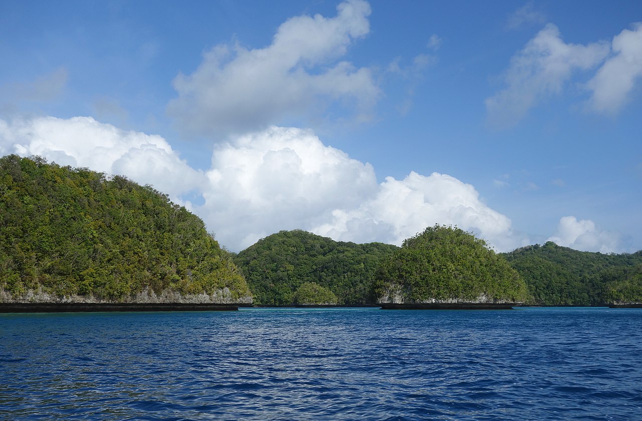 1280px-Rock-Islands-Palau-1-2016-sea-view-Luka-Peternel.jpg