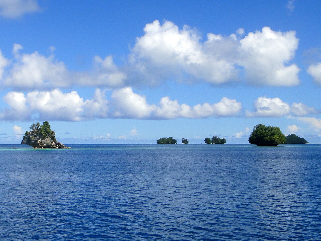 1280px-Rock_Islands%2C_Palau_%2810059993706%29.jpg