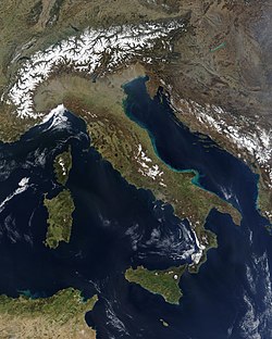 250px-Satellite_image_of_Italy_in_March_2003.jpg