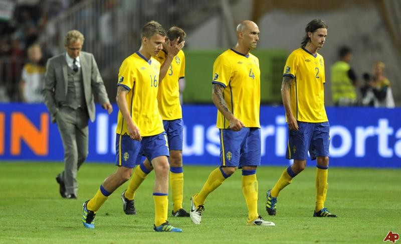 Swedish+national+football+team+leave+after+their+lost+against+Hungary+at+a+Euro+2012+Group+E+qualifying+soccer.jpg 월드컵 유럽 플레이오프 진출 8개국