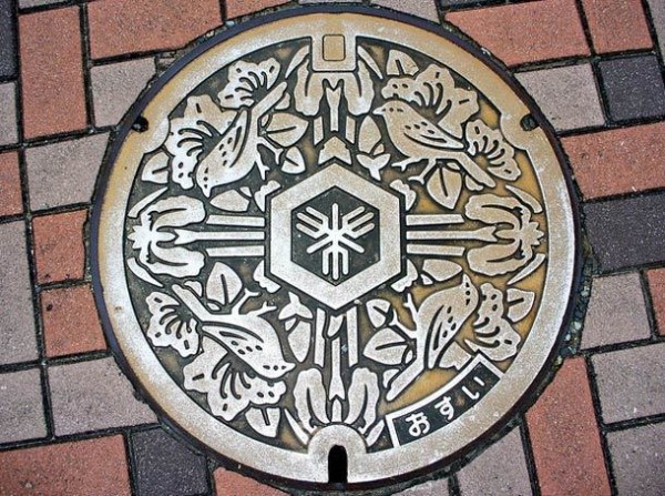 Japanese-manhole-covers-by-MRSY-15.jpg