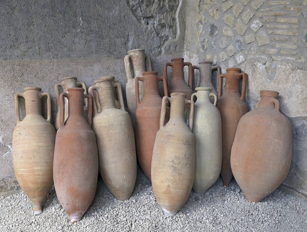 File:Ancient Roman amphoras in Pompeii.jpg