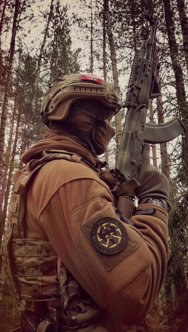 compilation-pictures-of-russian-neo-nazi-unit-rusich-v0-dgtnjhvt3p0e1.webp.ren.jpg 러시아의 PMC 중 하나인 루시치 그룹 근황.jpg